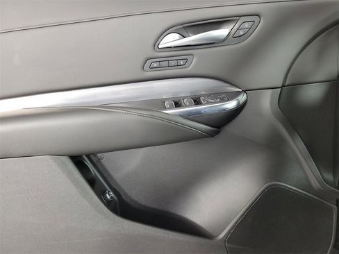 Certified 2025 Cadillac XT4 Premium Luxury image 18