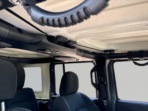 Used 2018 Jeep Wrangler Unlimited Sport AWD/4WD image 13