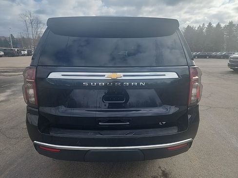 Used 2022 Chevrolet Suburban LT image 6