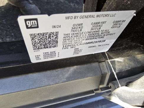Used 2024 Chevrolet Suburban LT RWD image 27