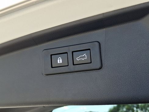 Used 2021 Subaru Outback Touring w/ Popular Package #2 image 30