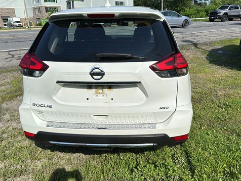 Used 2017 Nissan Rogue S image 5