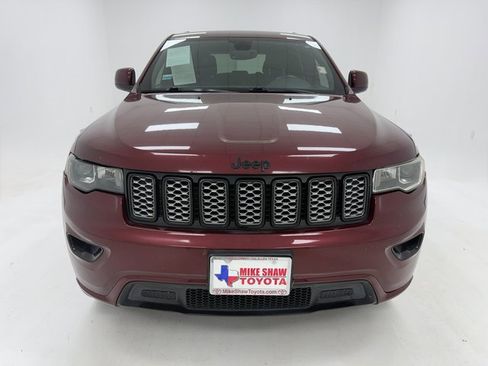 Used 2017 Jeep Grand Cherokee Altitude image 3