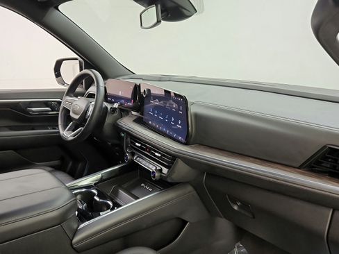 Used 2025 Chevrolet Suburban Z71 AWD/4WD image 33