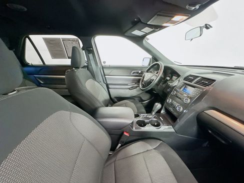 Used 2019 Ford Explorer XLT FWD image 28