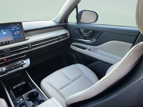 Used 2025 Lincoln Corsair FWD image 13