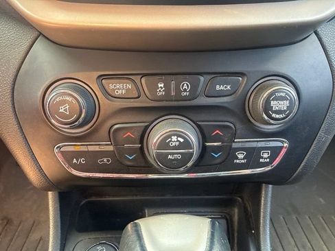 Used 2016 Jeep Cherokee Limited w/ Trailer Tow Group AWD/4WD image 16