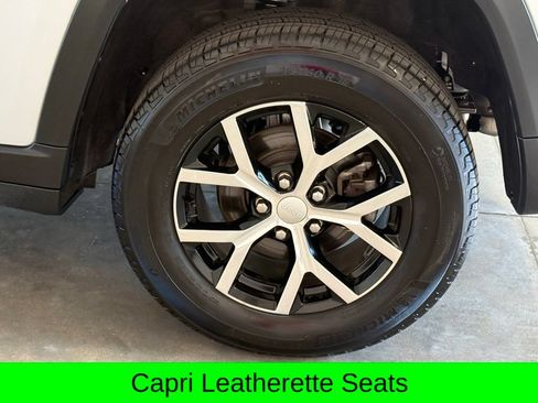 Used 2025 Jeep Grand Cherokee Limited w/ Luxury Tech Group II AWD/4WD image 11