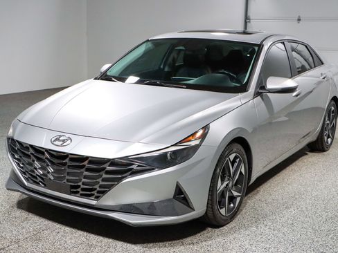 Used 2021 Hyundai Elantra Limited image 31