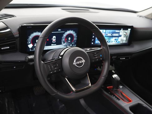 Used 2025 Nissan Kicks SR AWD/4WD image 21