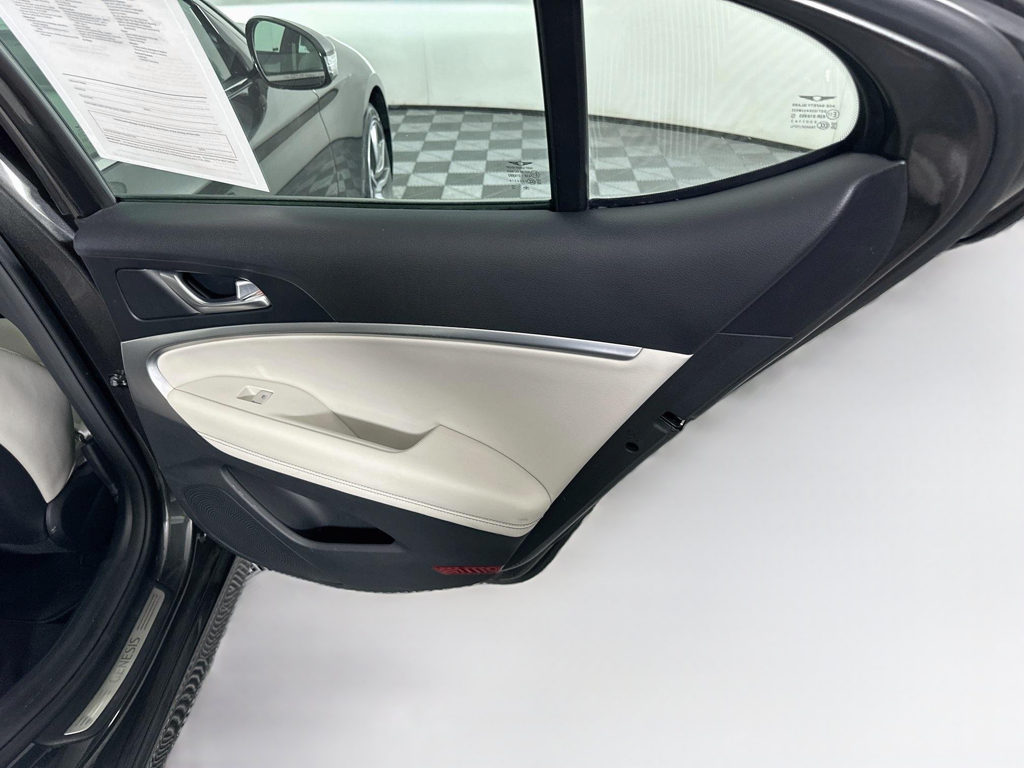 Used 2025 Genesis G70 2.5T RWD image 29