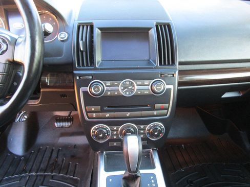 Used 2013 Land Rover LR2 HSE w/ HSE Pkg image 12