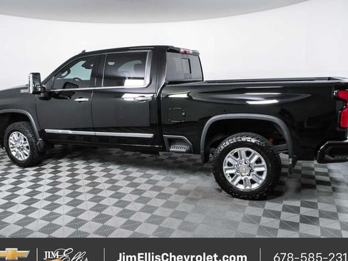 Used 2024 Chevrolet Silverado 2500 High Country w/ Technology Package AWD/4WD image 16