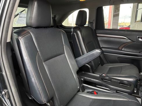 Used 2014 Toyota Highlander Limited image 29