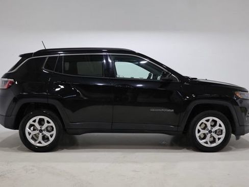 Used 2025 Jeep Compass Latitude w/ Sun & Sound Group AWD/4WD image 8