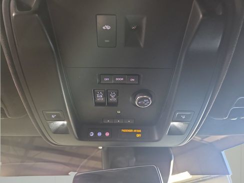 Used 2020 Cadillac Escalade Platinum AWD/4WD image 25
