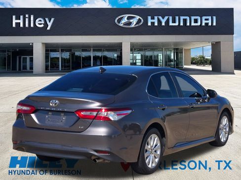 Used 2020 Toyota Camry LE FWD image 4