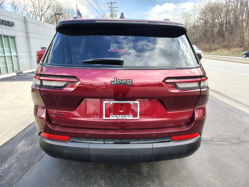 Certified 2024 Jeep Grand Cherokee L Altitude image 8