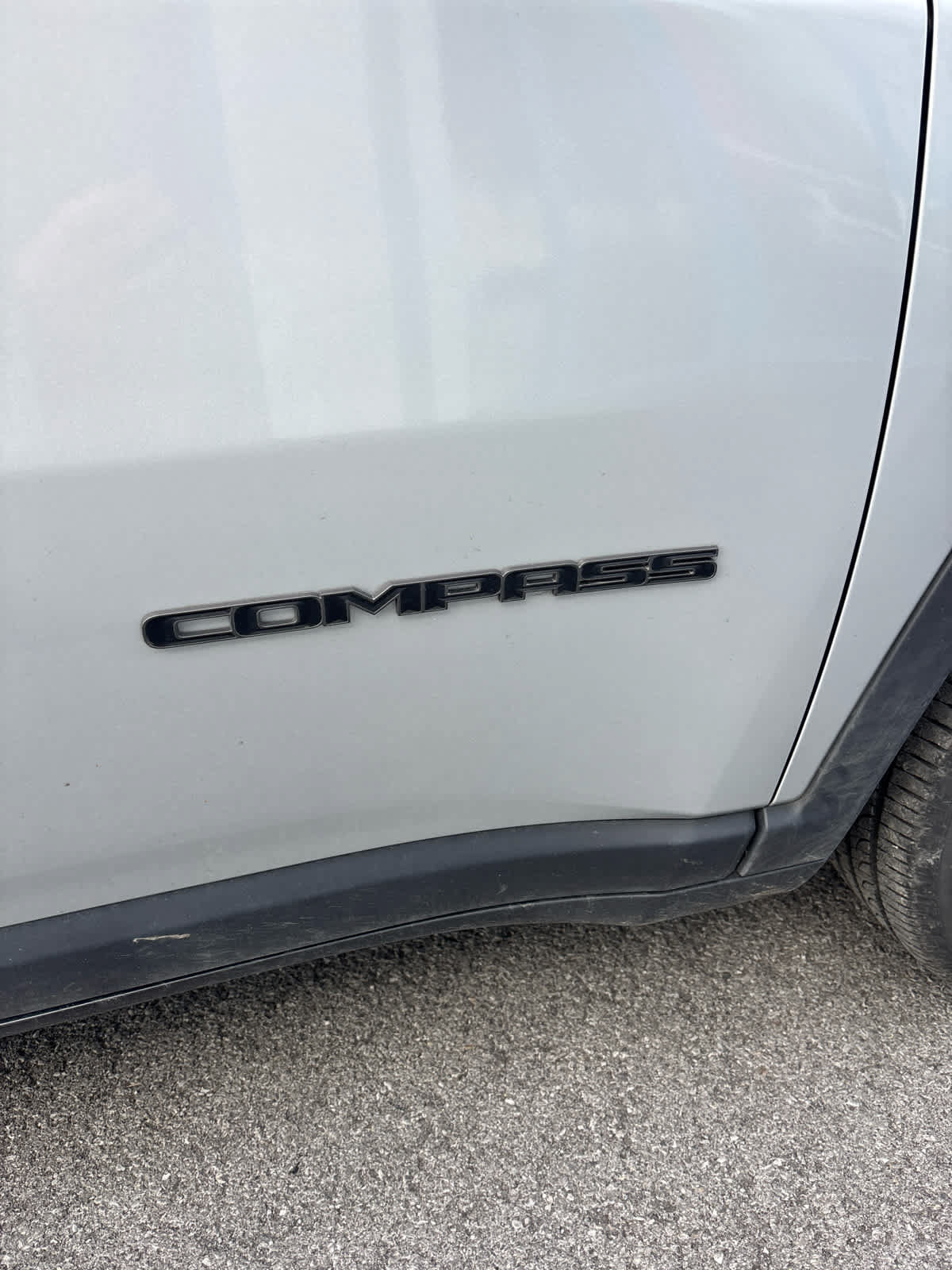 Used 2024 Jeep Compass Latitude w/ Convenience Group AWD/4WD image 6