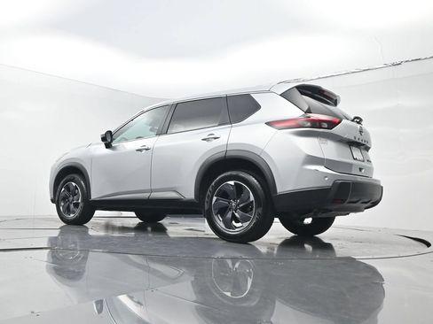 Used 2024 Nissan Rogue SV AWD/4WD image 21