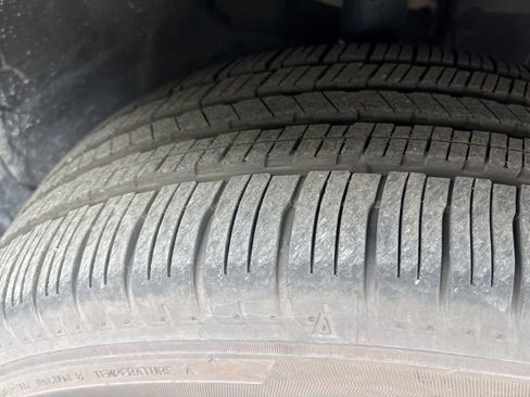 Used 2025 Subaru Ascent Premium image 2