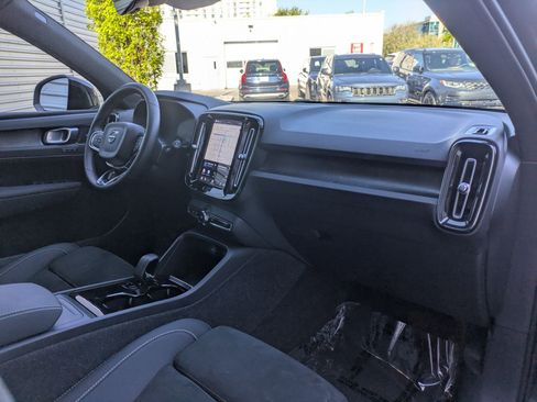 Used 2023 Volvo XC40 Recharge Ultimate AWD/4WD image 31