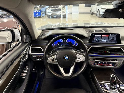 Used 2018 BMW 750i RWD image 14