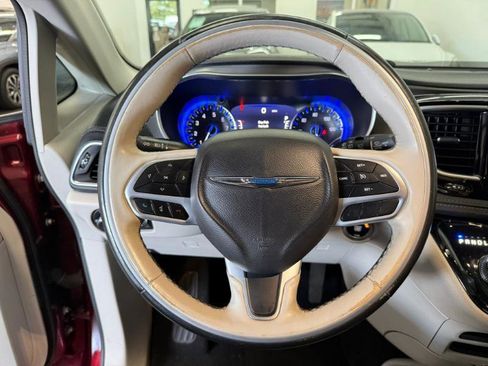 Used 2019 Chrysler Pacifica Limited FWD image 13