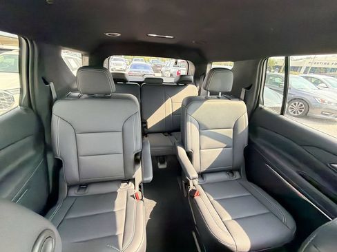 Used 2026 Chevrolet Traverse LT FWD image 14