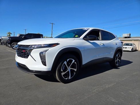 Used 2024 Chevrolet Trax RS w/ Driver Confidence Package image 2