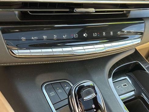 Used 2024 Cadillac Escalade Premium Luxury image 38