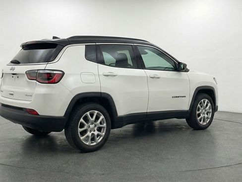 Used 2025 Jeep Compass Limited image 9