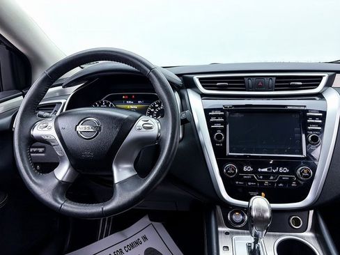 Used 2017 Nissan Murano SV image 3