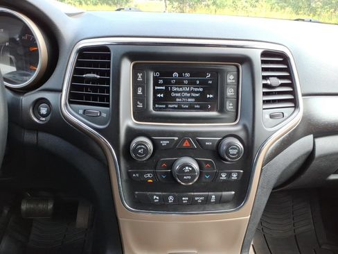Used 2017 Jeep Grand Cherokee Laredo w/ Quick Order Package 23E AWD/4WD image 24
