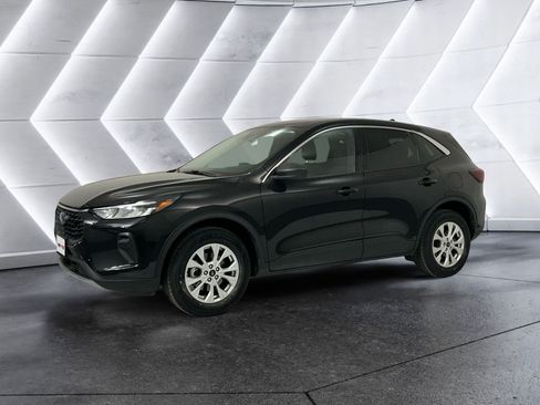 Used 2024 Ford Escape Active AWD/4WD image 3