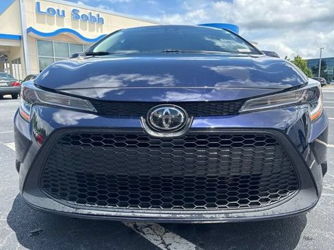 Used 2022 Toyota Corolla LE FWD image 2