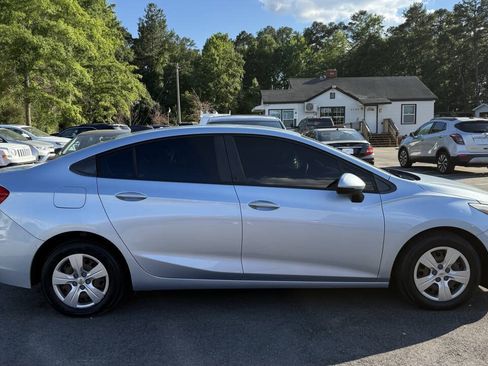 Used 2017 Chevrolet Cruze LS FWD image 9