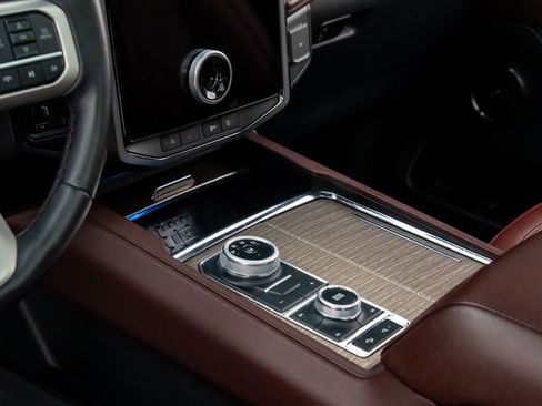 Used 2023 Ford Expedition Limited image 12