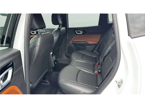 Used 2025 Jeep Compass Limited AWD/4WD image 11
