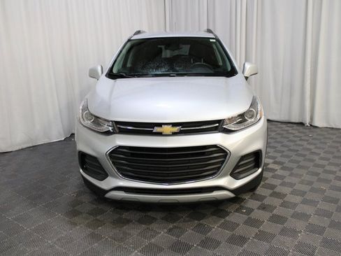 Used 2021 Chevrolet Trax LT image 2