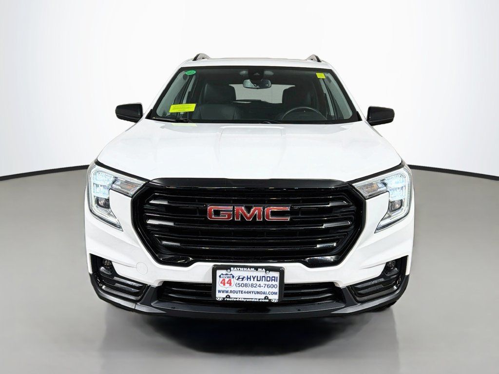 Used 2024 GMC Terrain SLT w/ Elevation Edition AWD/4WD image 11
