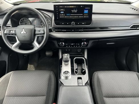 Used 2025 Mitsubishi Outlander ES AWD/4WD image 17