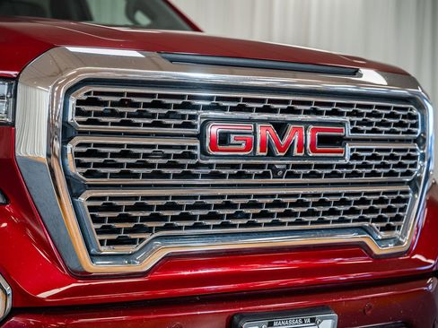 Used 2019 GMC Sierra 1500 Denali w/ Denali Ultimate Package AWD/4WD image 12