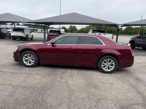 Used 2016 Chrysler 300 Limited RWD image 8