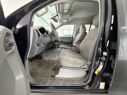 Used 2014 Nissan Frontier SV w/ SV Value Truck Package AWD/4WD image 22