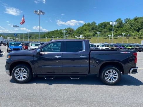 Used 2023 Chevrolet Silverado 1500 LTZ AWD/4WD image 2