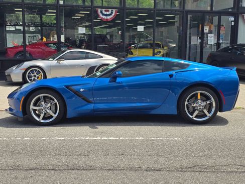 Used 2014 Chevrolet Corvette Stingray Coupe w/ Battery Protection Package RWD image 5