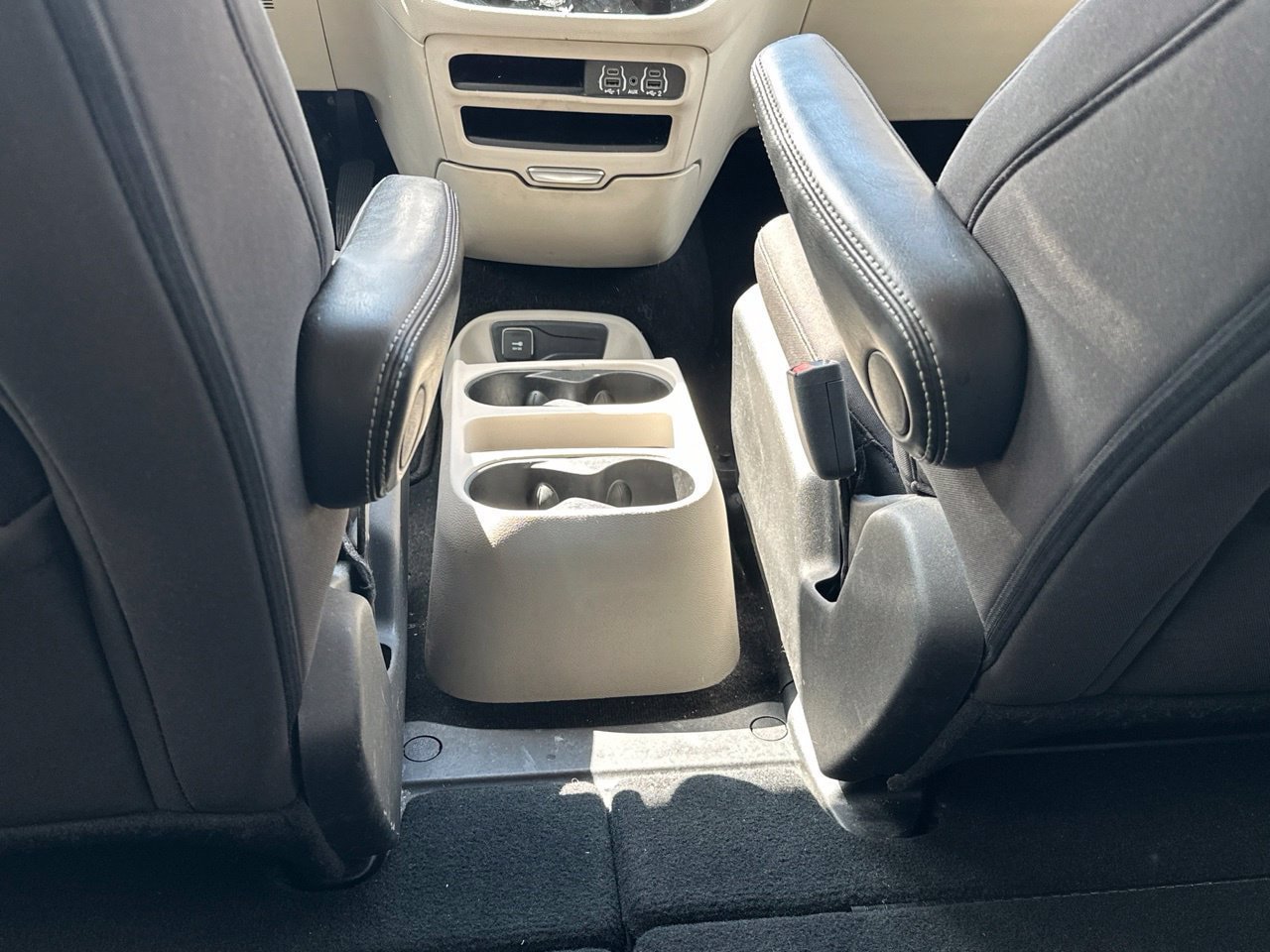 Used 2023 Chrysler Voyager LX FWD image 24