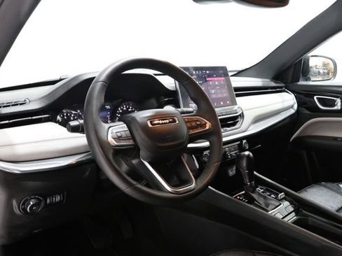 Used 2023 Jeep Compass Limited w/ Sun and Sound Group AWD/4WD image 16