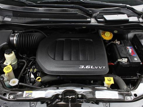 Used 2018 Dodge Grand Caravan SE image 21